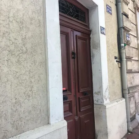 Renouvier شقة
